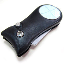 Foldable golf divot tool with marker