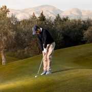 Att träna golf hemma eller på rangen på rätt sätt gör att du blir en bättre golfspelare på golfbanan!